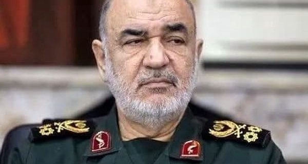 فرمانده کل سپاه درگذشت مادر شهیدان نمکی را تسلیت گفت