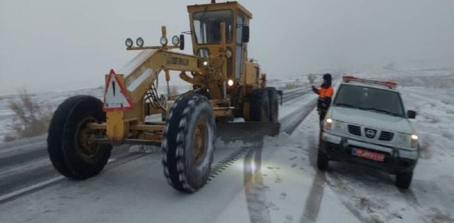 رهاسازی ۲۰۲ خودرو گرفتار در برف