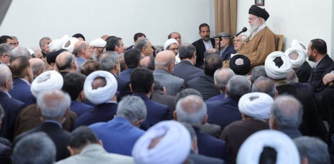 مسائل کشور را به گفتگوها گره نزنیم