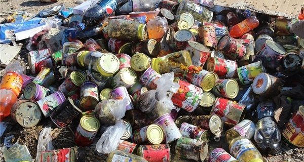 معدوم سازی ۱۰ تن مواد غذایی تاریخ گذشته در جایگاه دفن زباله سنندج معدوم سازی ۱۰ تن مواد غذایی تاریخ گذشته در جایگاه دفن زباله سنندج