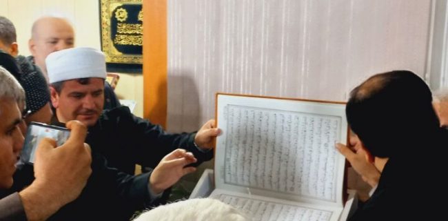 رونمایی از قرآن خطی در محفل تلاوت نور