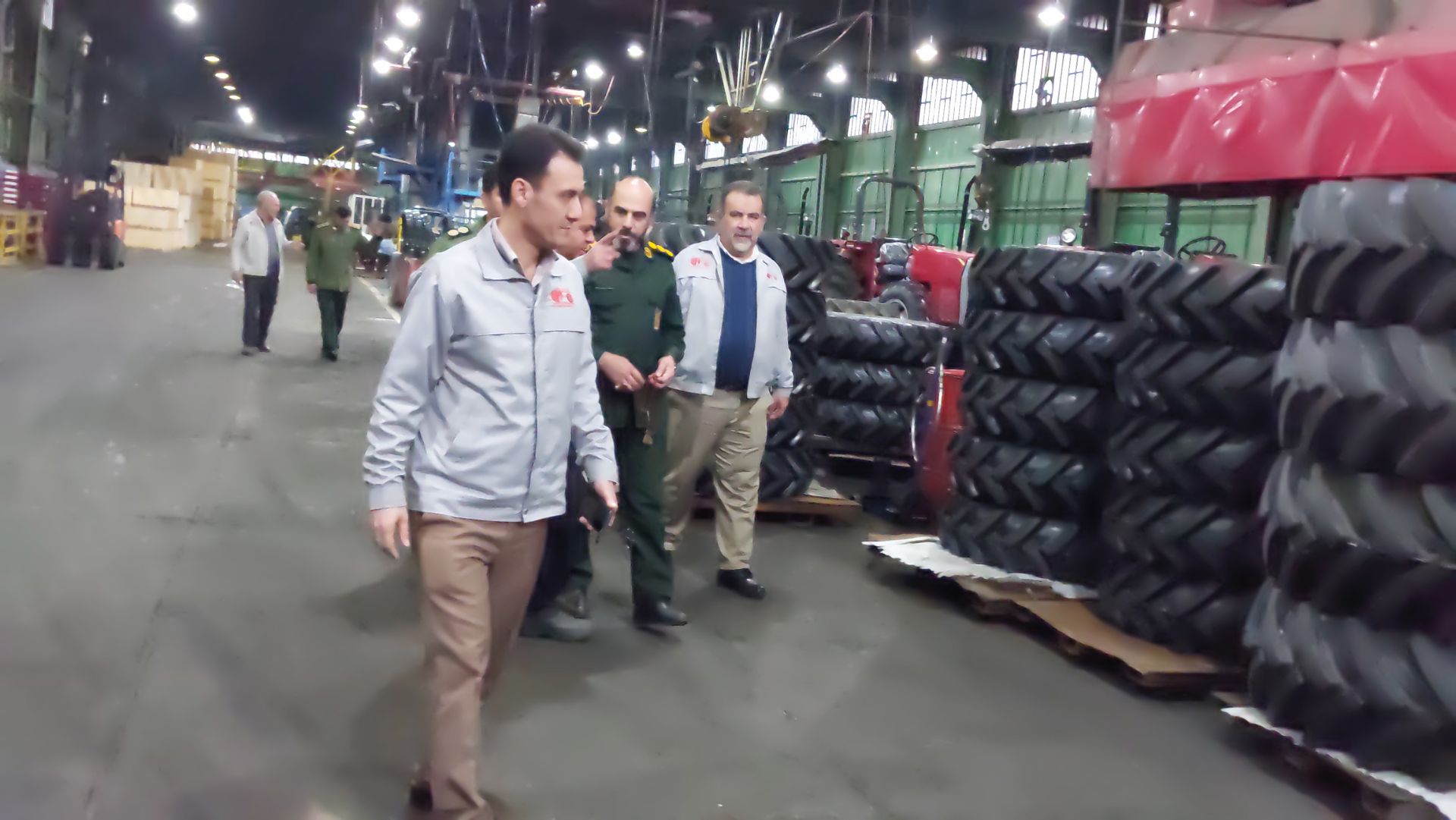 فرمانده سپاه سنندج از تراکتورسازی بازدید کرد