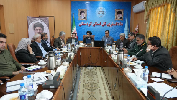 برخورد قاطع با مفسدان، رسیدگی به معیشت مردم