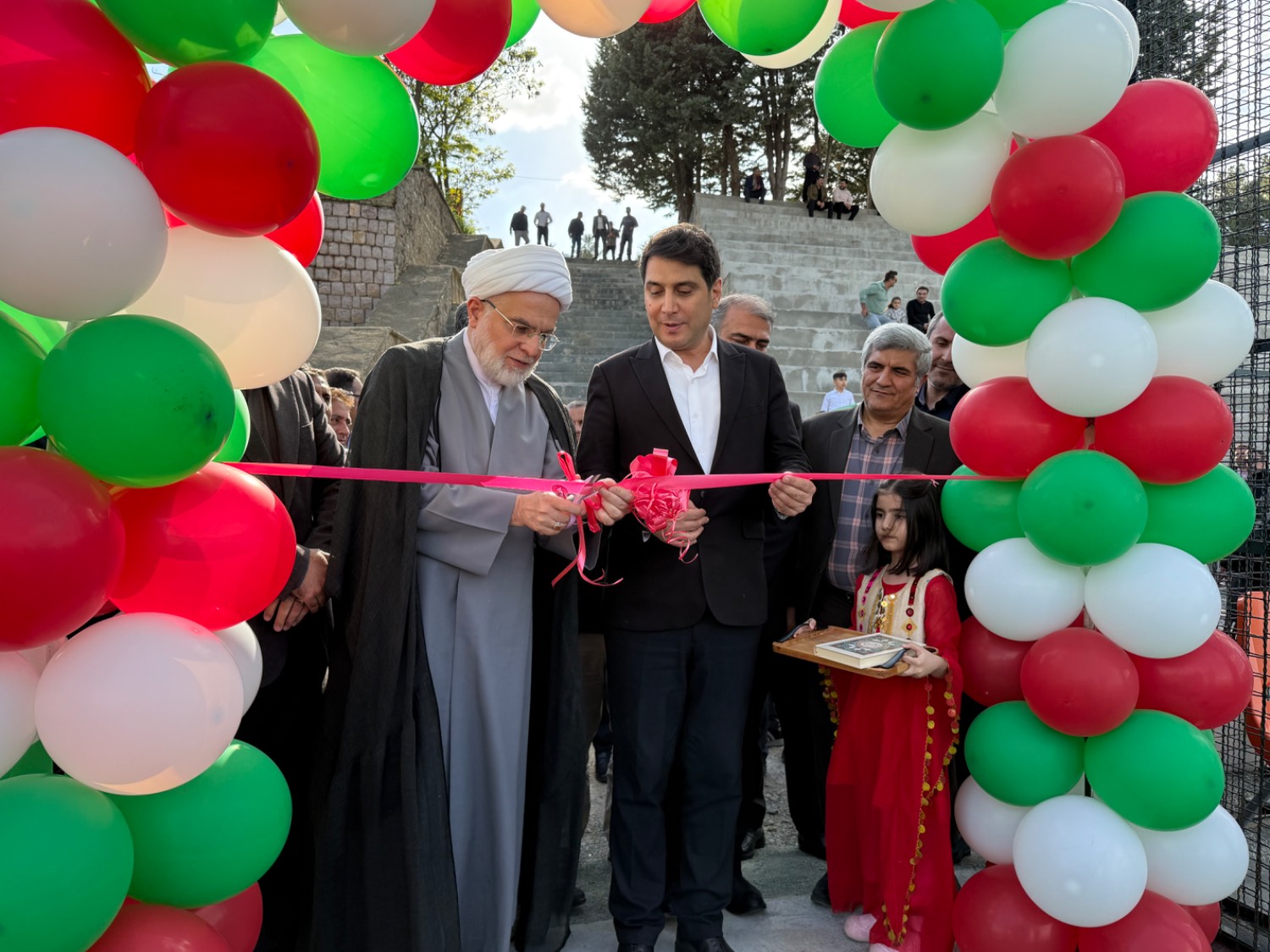 سنندج صاحب بزرگترین چمن دانش‌آموزی کشور شد