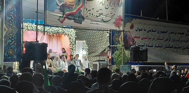 برگزاری مراسم عقد پنج زوج جوان در میدان آزادی سنندج