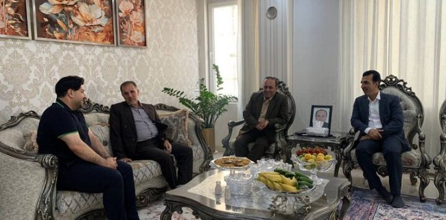 تقدیر از خانواده شهدا و ایثارگران سنندج